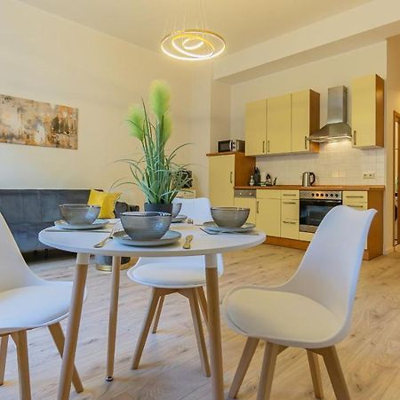 Cityapartment - 53 M², 2 Zimmer, Zentral, Netflix, Kueche, Waschmaschine Chociebuż Zewnętrze zdjęcie
