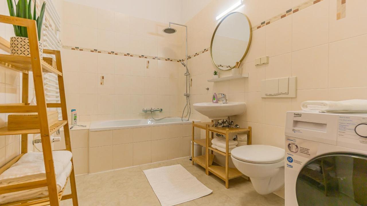Cityapartment - 53 M², 2 Zimmer, Zentral, Netflix, Kueche, Waschmaschine Chociebuż Zewnętrze zdjęcie